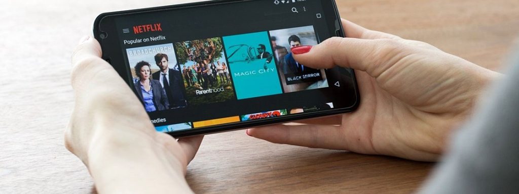 Quem ama assistir a filmes e séries para passar o tempo sabe que ter o melhor aplicativo para assistir filmes baixado no seu celular faz toda a diferença