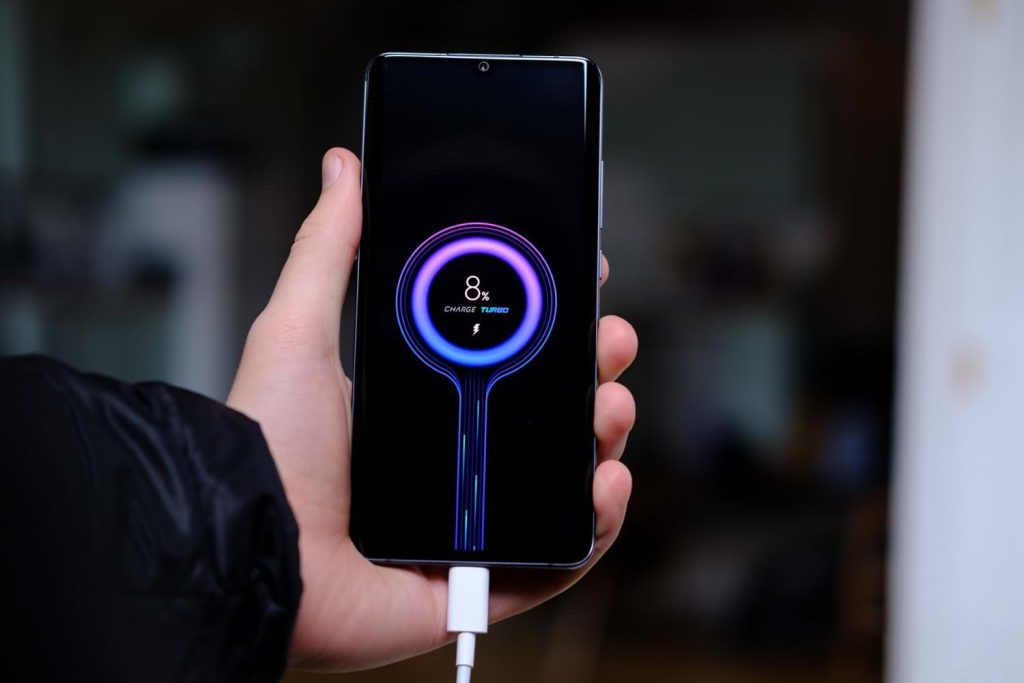 Embora os celulares estejam cada vez mais modernos, muitos possuem uma coisa em comum(e bem chata, por sinal!), em outras palavras: todos